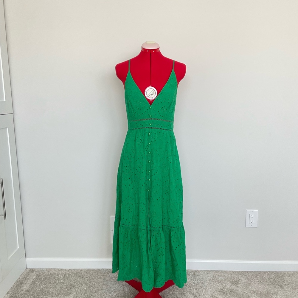 Chic Green Maxi Dress with Eyelet Detail - Picture 3 of 7